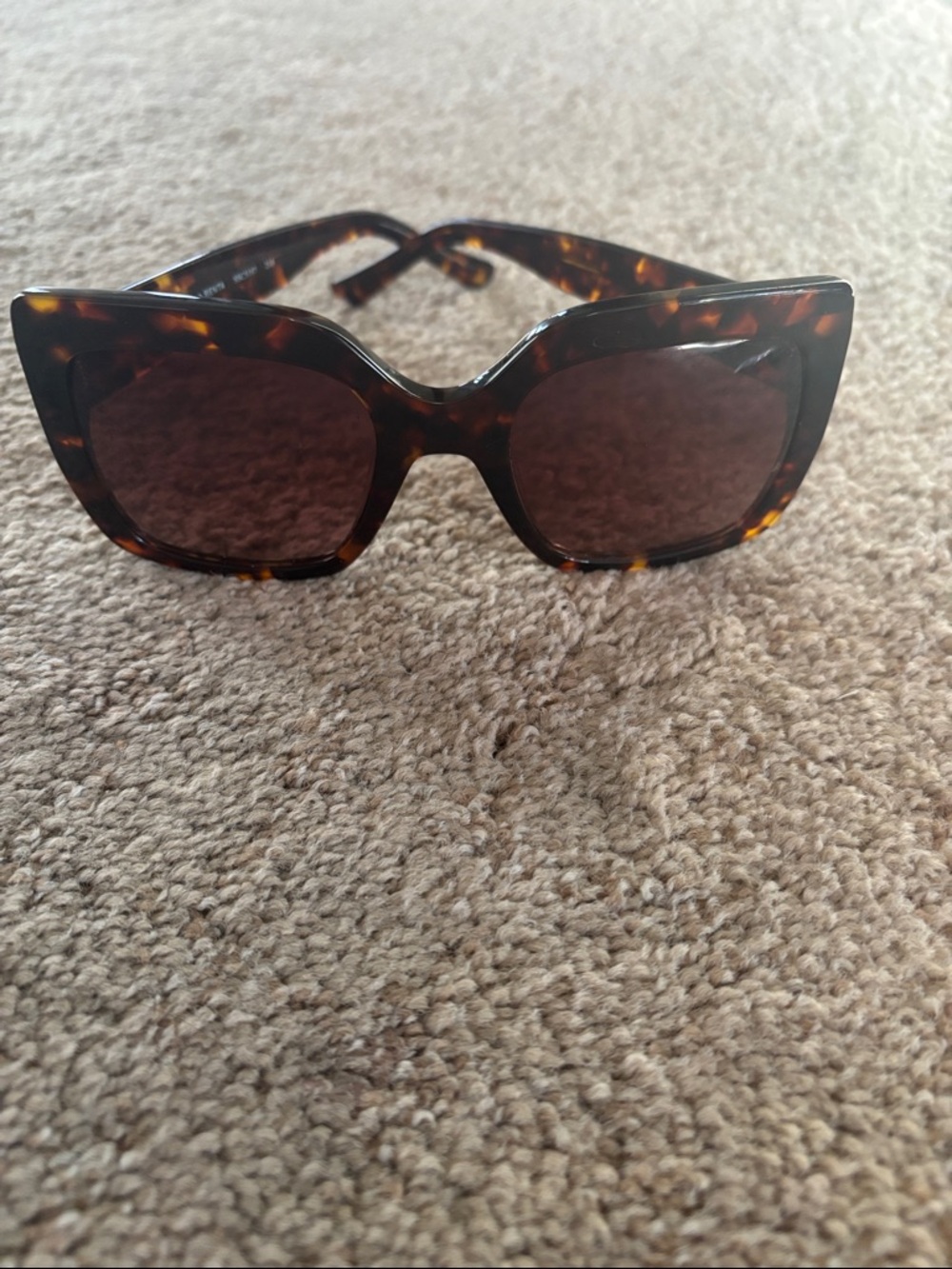 Oscar de la Renta Tortoiseshell Brown Sunglasses with Branded Case